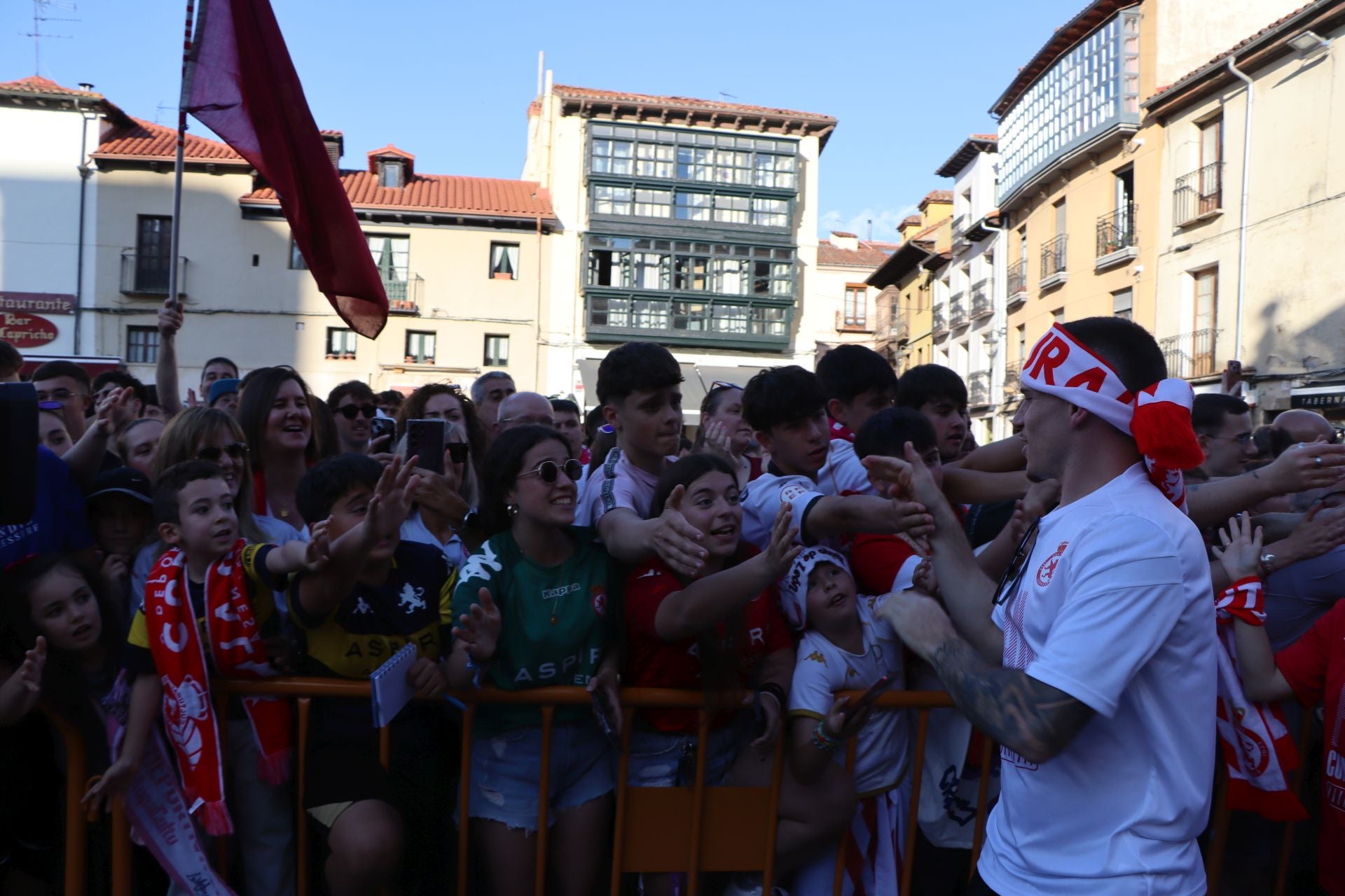 La rúa y recepción en San Marcelo de la Cultural, en imágenes