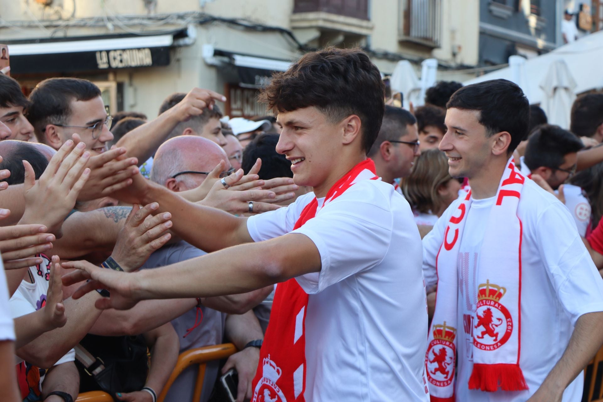 La rúa y recepción en San Marcelo de la Cultural, en imágenes