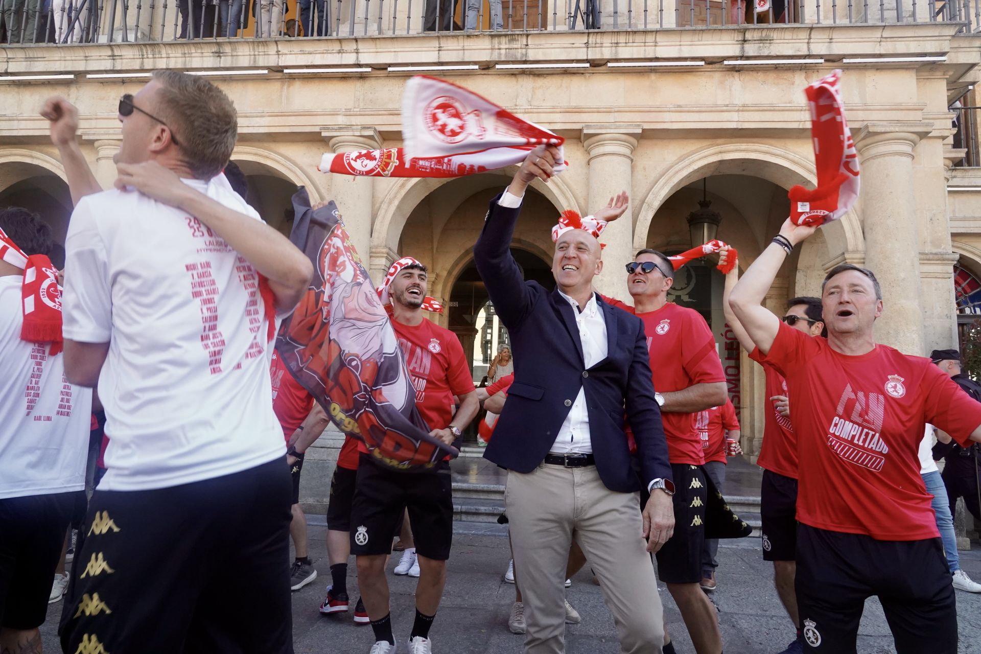La rúa y recepción en San Marcelo de la Cultural, en imágenes