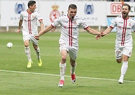 La Cultural celebra el gol definitivo para ascender a Segunda División en 2017.