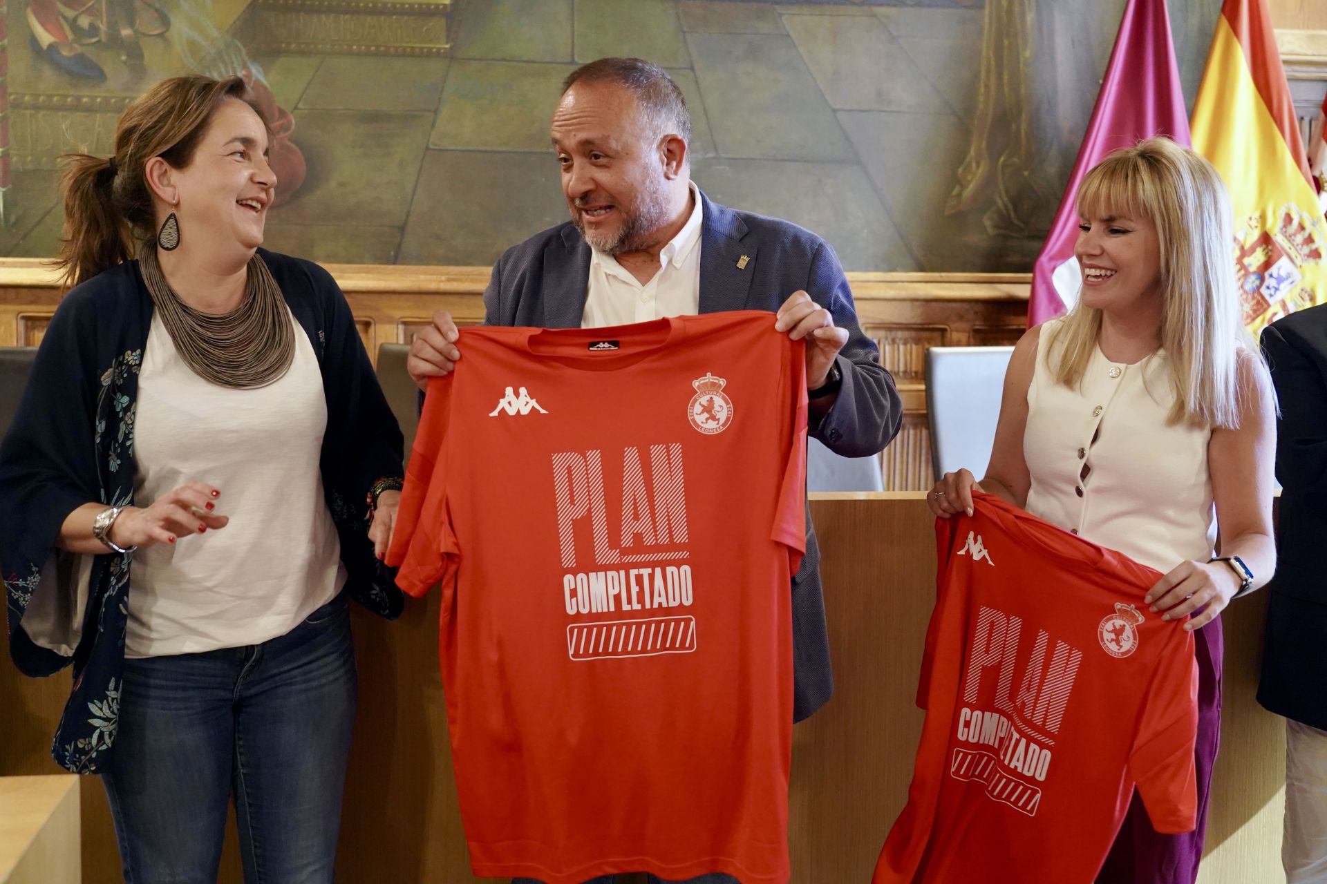 Recepción a la plantilla de la Cultural en la Diputación de León