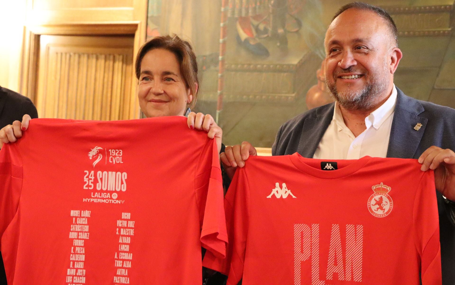 Recepción a la plantilla de la Cultural en la Diputación de León