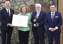 La reina Sofía recibe el Premio Fundos de Honor en el Palacio de la Zarzuela