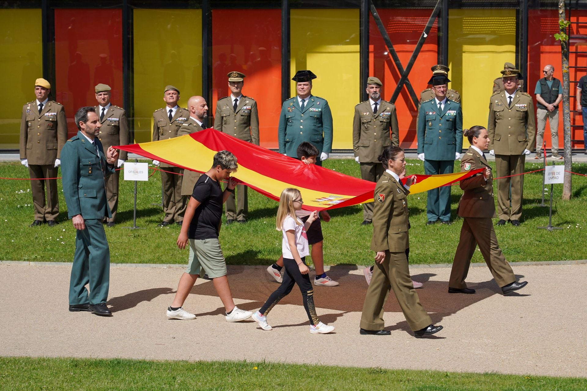 Las imágenes del Día de las Fuerzas Armadas en León