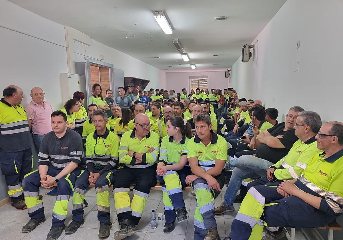 Planta de Azucarera y la asamblea de trabajadores.