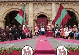 La Asociación Cultural El Trovador Leonés lleva a cabo una representación de las Cortes de 1188 bajo el título 'Al Alba del Parlamentarismo'