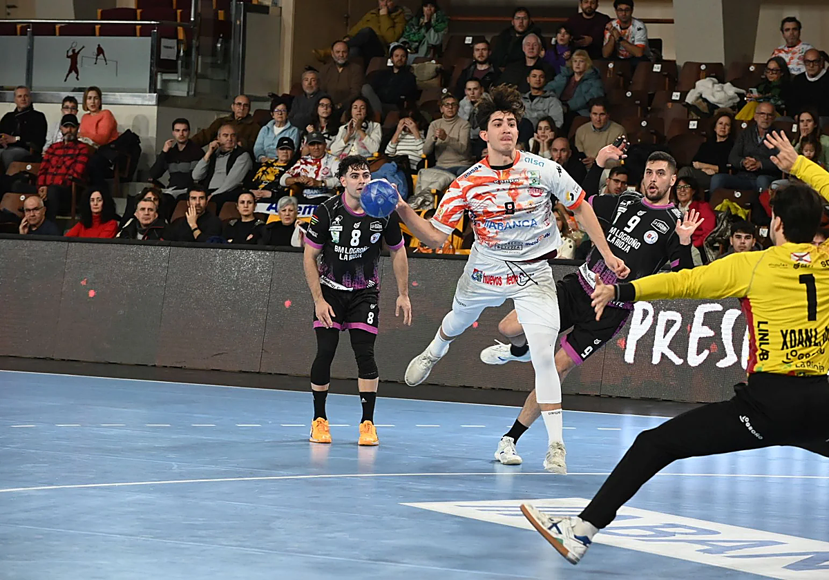 Imagen del partido de ida entre Abanca Ademar y Ciudad de Logroño