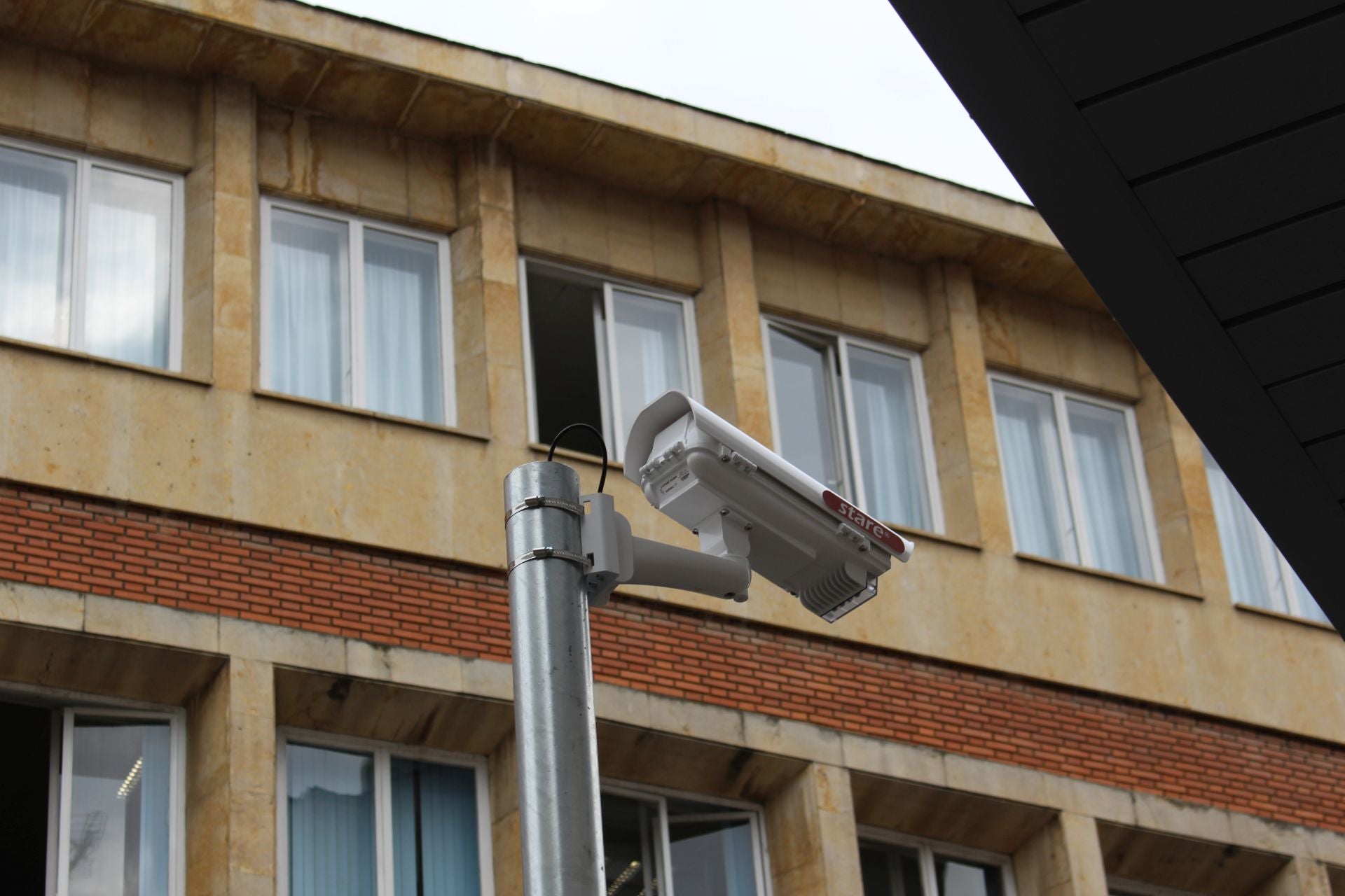 Cámara instalada en un poste en la esquina de Santa Nonia con García I.