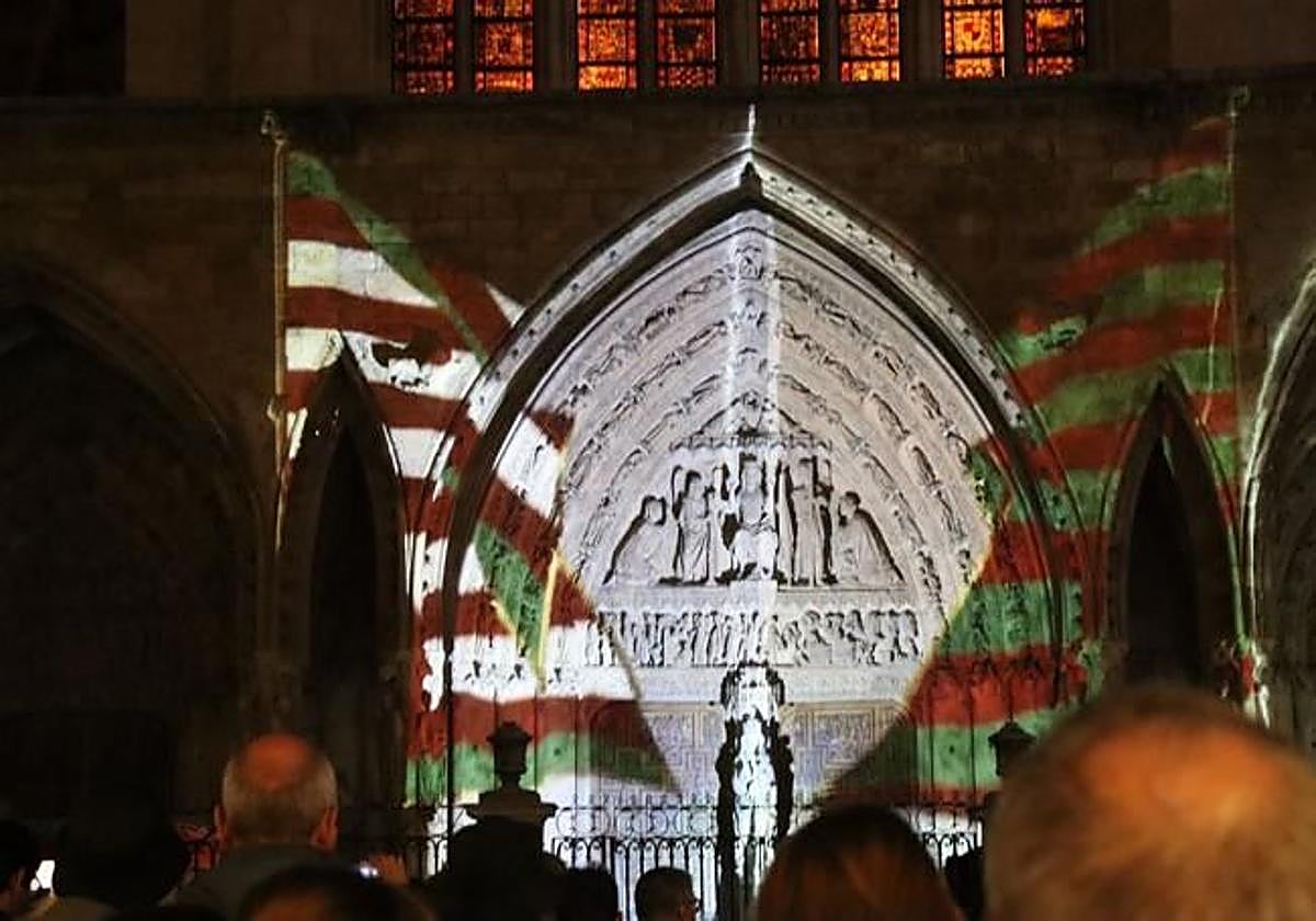 Proyección sobre el pórtico de la Catedral.