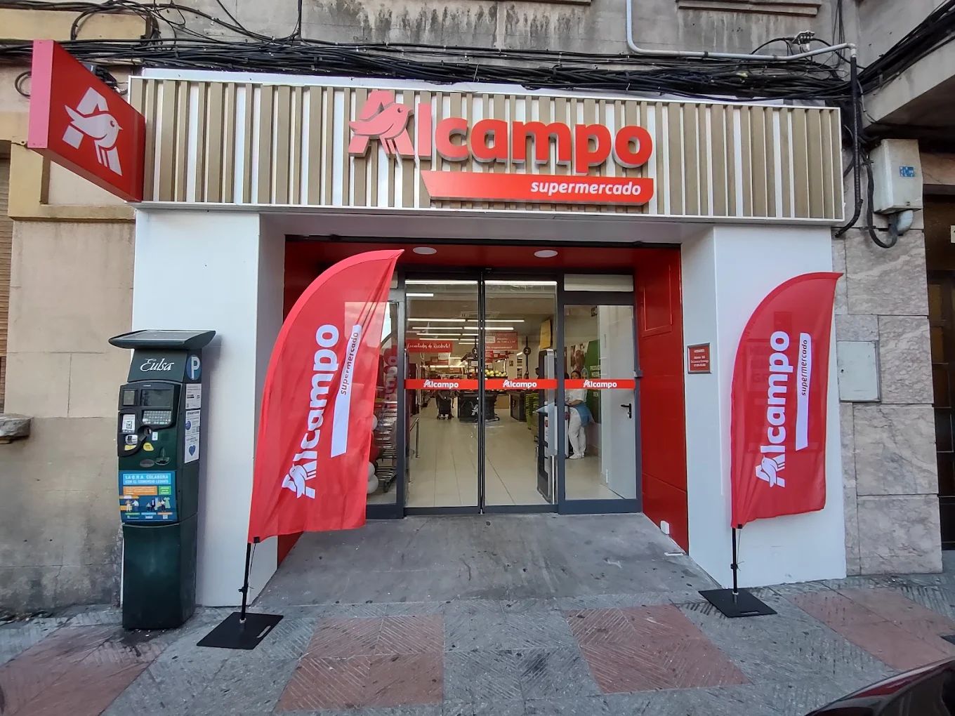 La entrada al único Alcampo de León que abre los siete días de la semana.