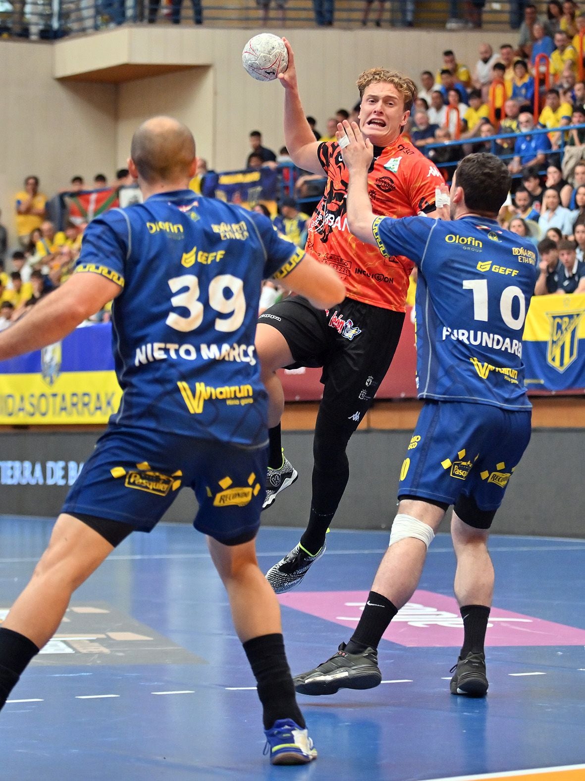 Las mejores imágenes del Bidasoa Irún-Abanca Ademar de Copa del Rey