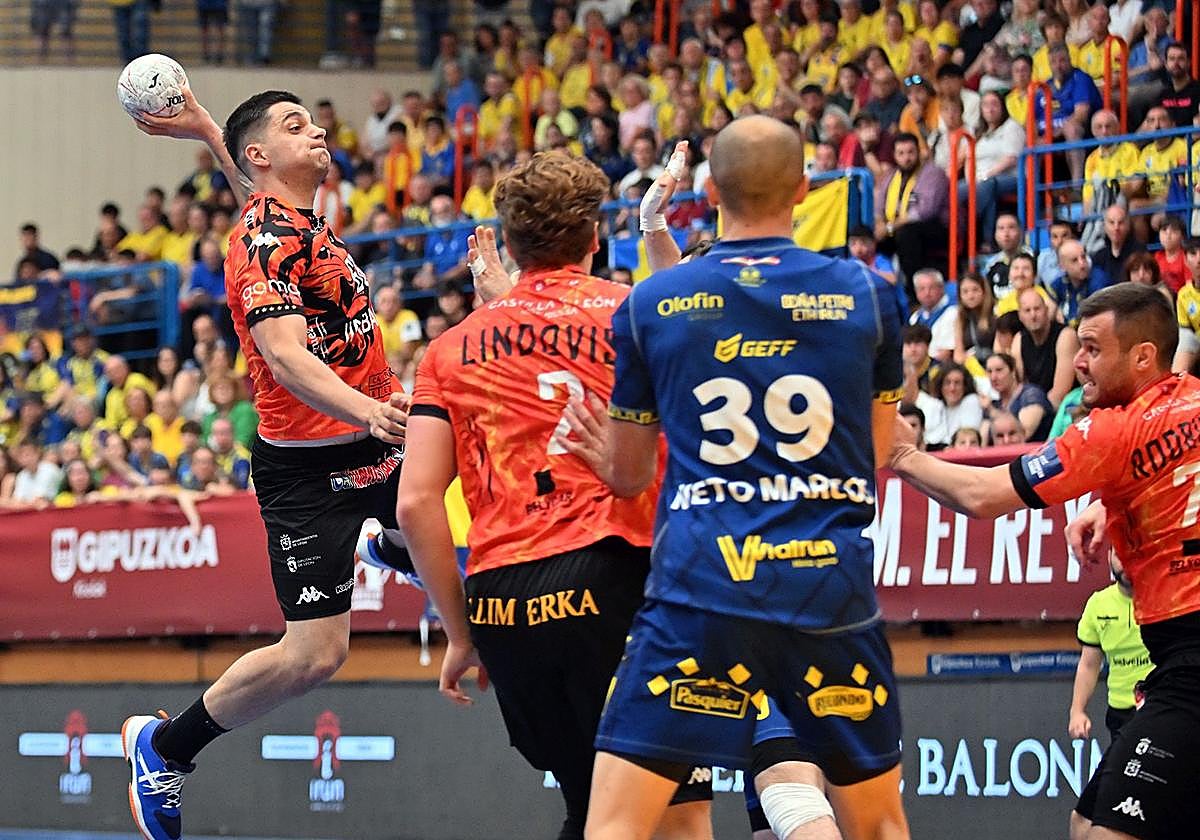 Las mejores imágenes del Bidasoa Irún-Abanca Ademar de Copa del Rey