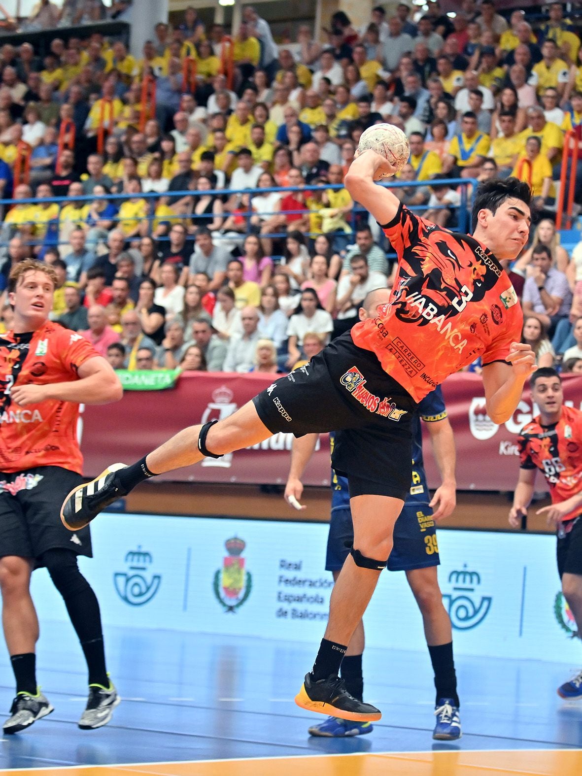 Las mejores imágenes del Bidasoa Irún-Abanca Ademar de Copa del Rey