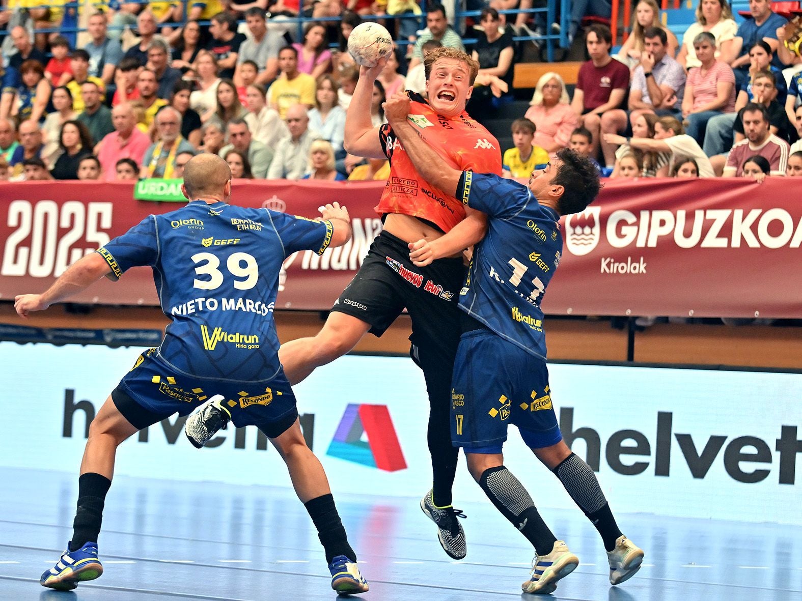 Las mejores imágenes del Bidasoa Irún-Abanca Ademar de Copa del Rey