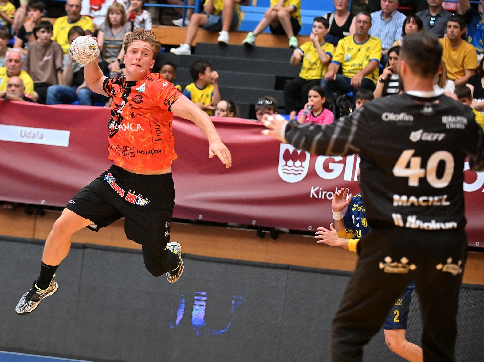 Lindqvist, en una acción del partido.