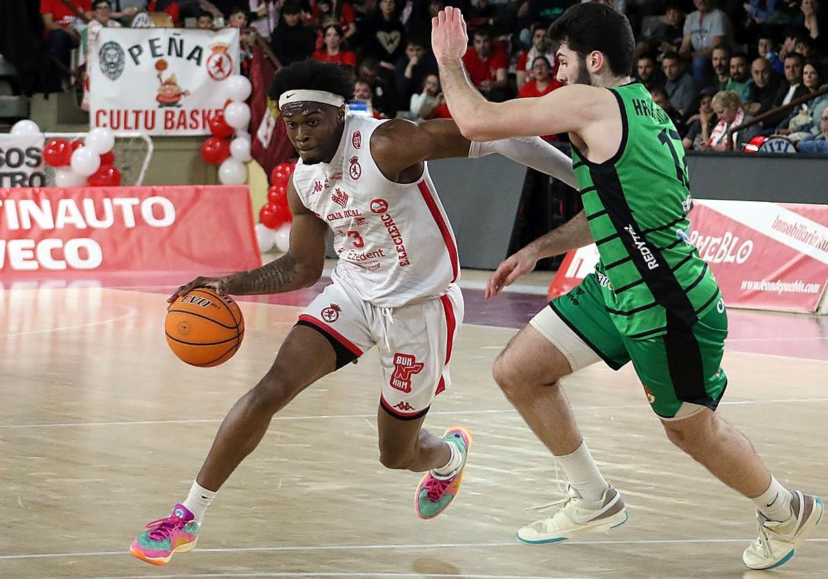 Okafor, en un partido con la Cultural.