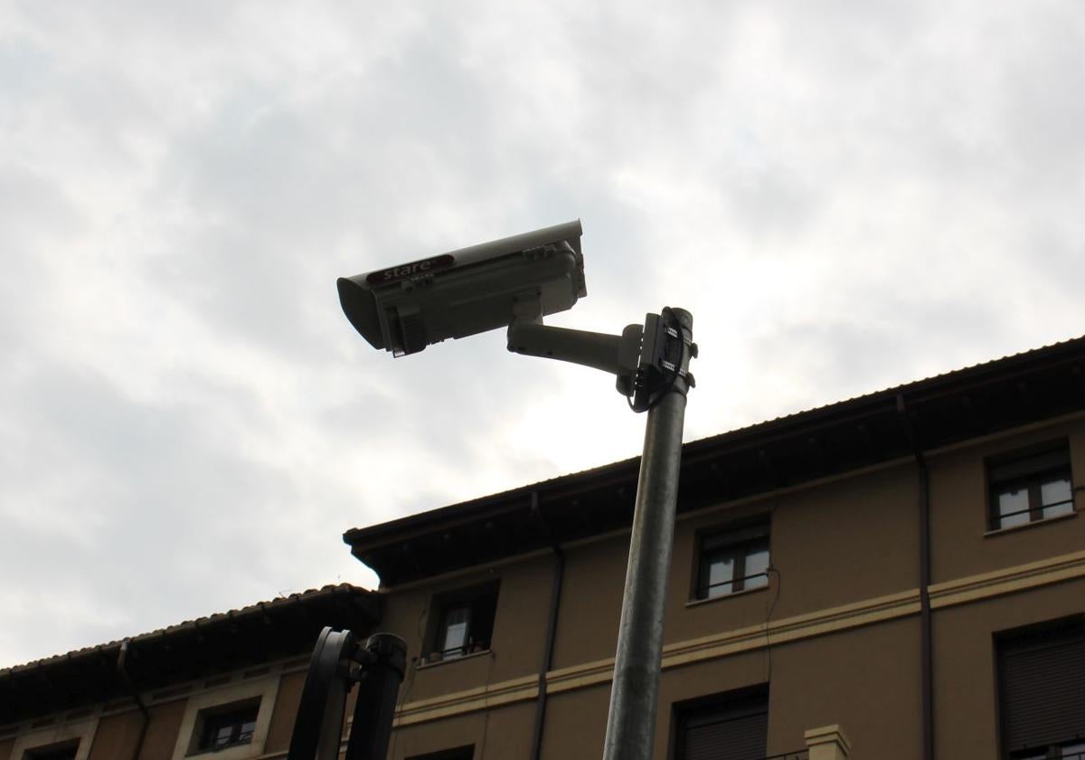Cámara en el acceso a la calle San Agustín.