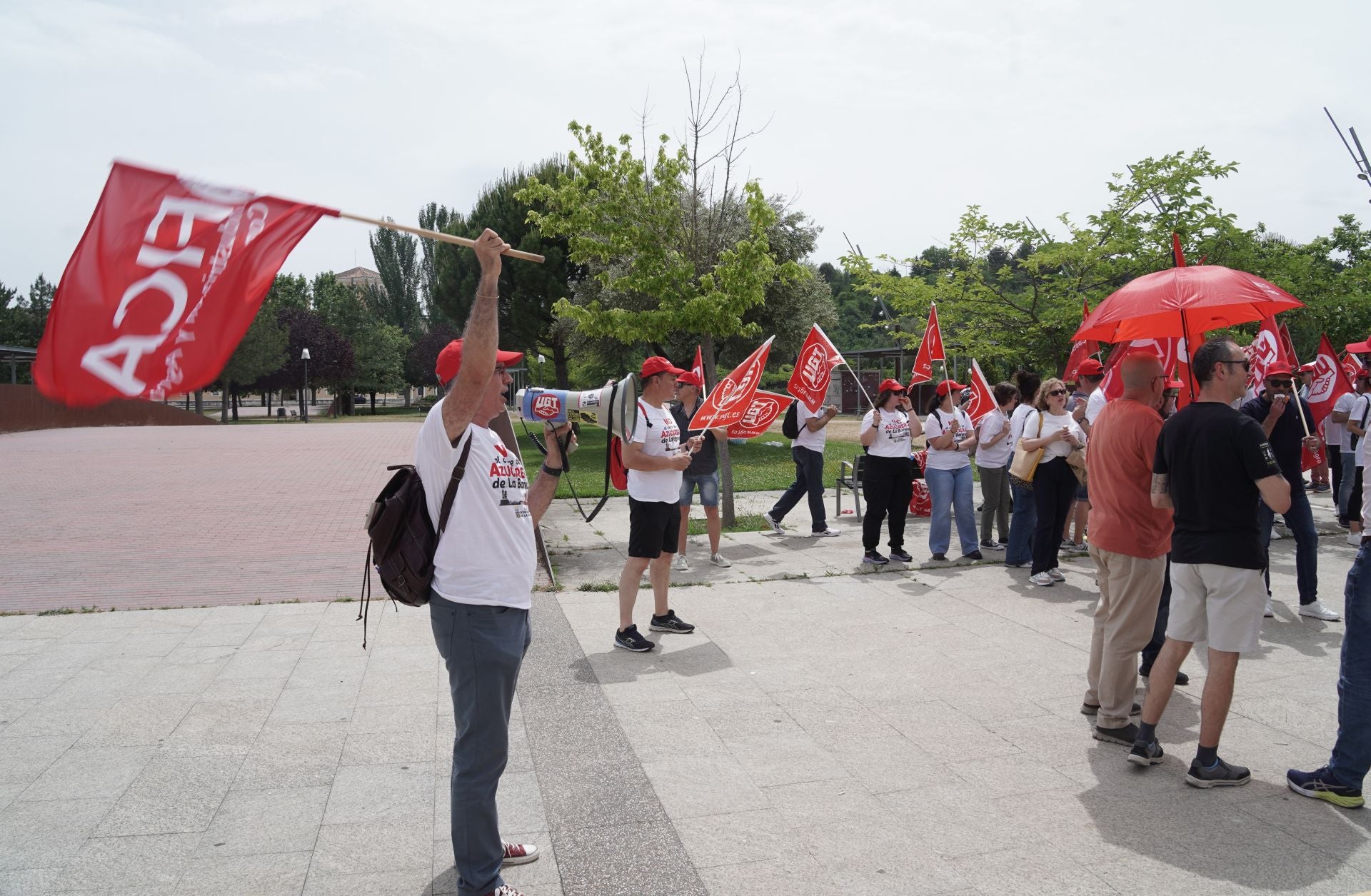 Los trabajadores de Azucarera se concentran ante las Cortes