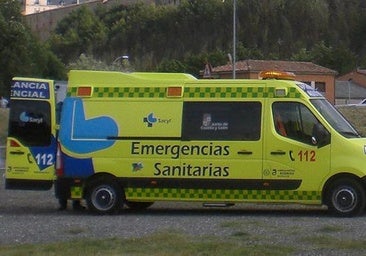 Tres personas atrapadas tras un choque entre una furgoneta y un turismo en León