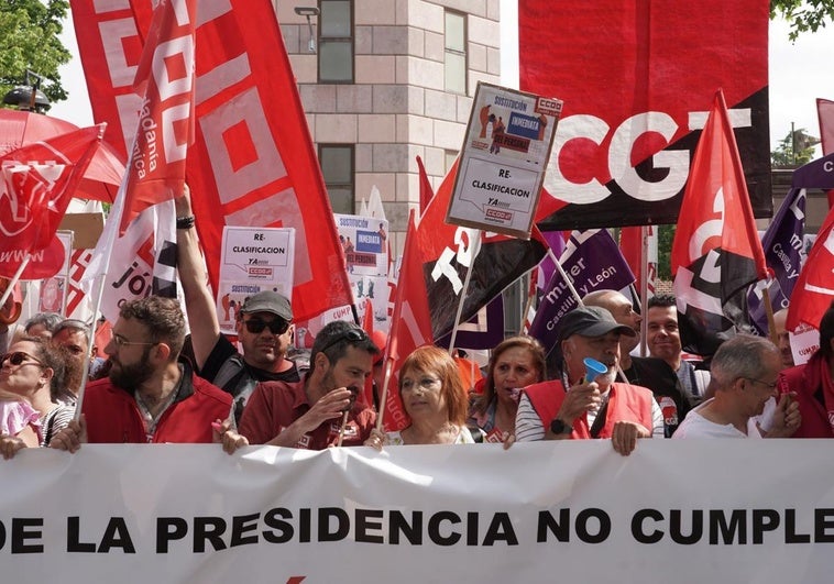 Los sindicatos cargan contra la Junta por «bloquear» la reclasificación profesional de 13.000 funcionarios