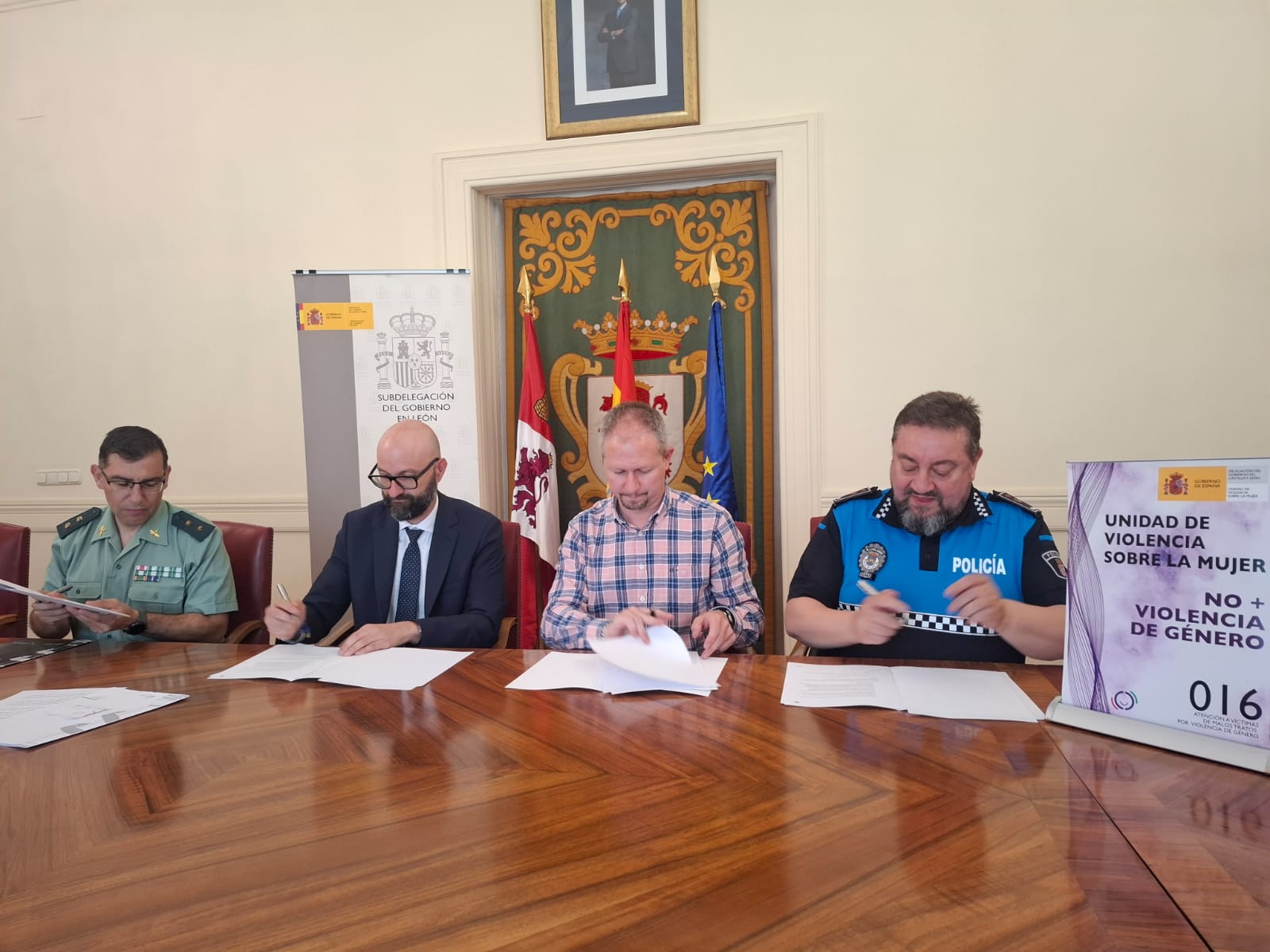 Subdelegación del Gobierno y Ayuntamiento de Villaquilambre firman la renovación del protocolo Viogen.