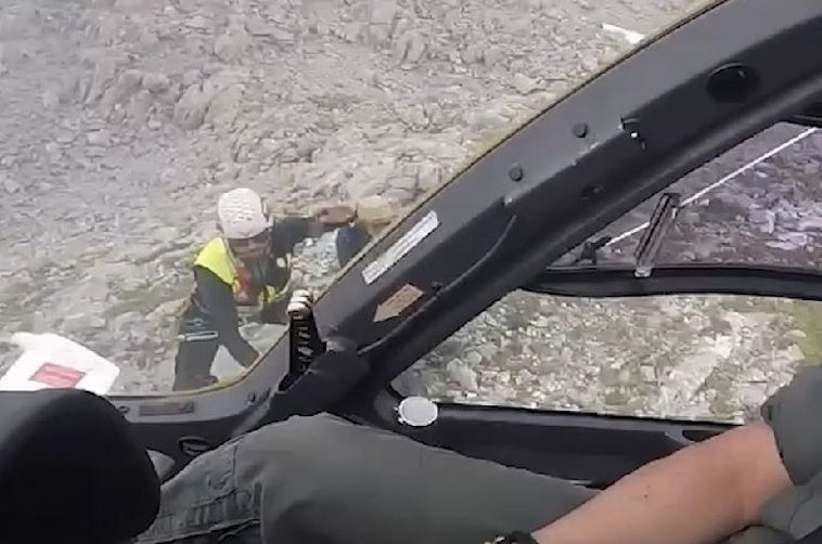 Rescate de la mujer herida.