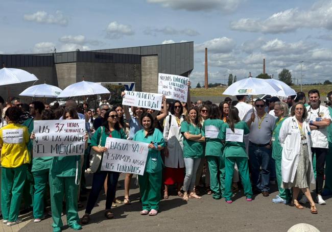 Manifestación de los médicos en el Hospital de León.