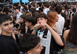 Cientos de jóvenes disfrutan de los conciertos y actuaciones del Monoloco Fest.