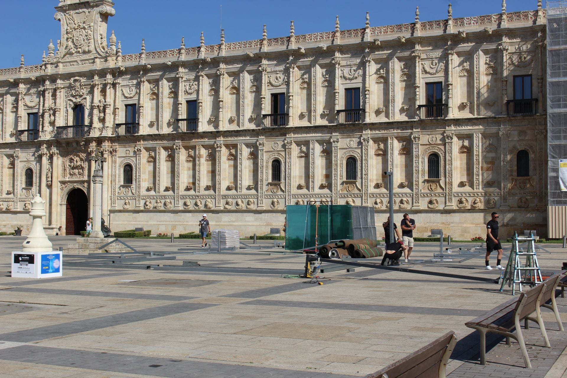 León se prepara para las fiestas de San Juan y San Pedro