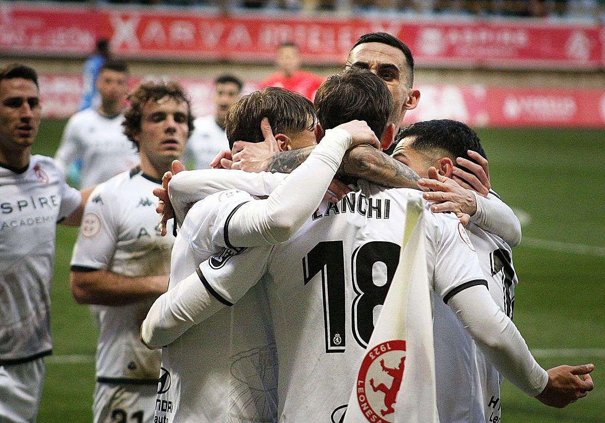 Lanchi, en la celebración de un gol frente al Amorebieta.