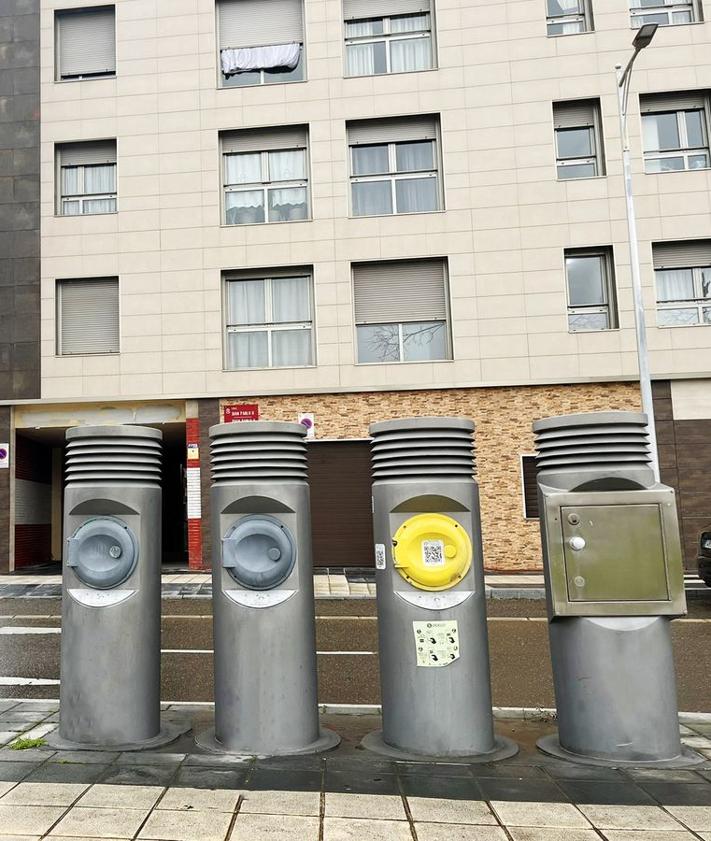 Imagen secundaria 2 - Así funcionan los 315 buzones donde 15.000 leoneses tiran la basura que viaja por el subsuelo
