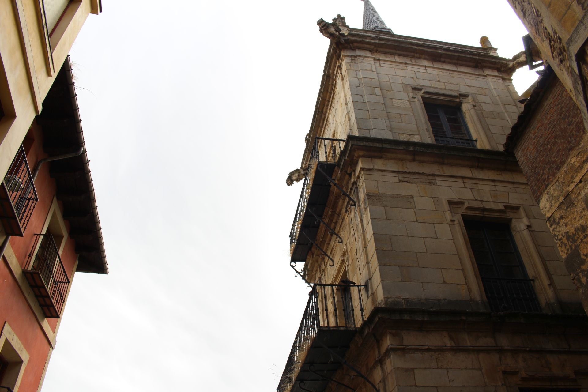 Así está la plaza Mayor de León antes de fiestas