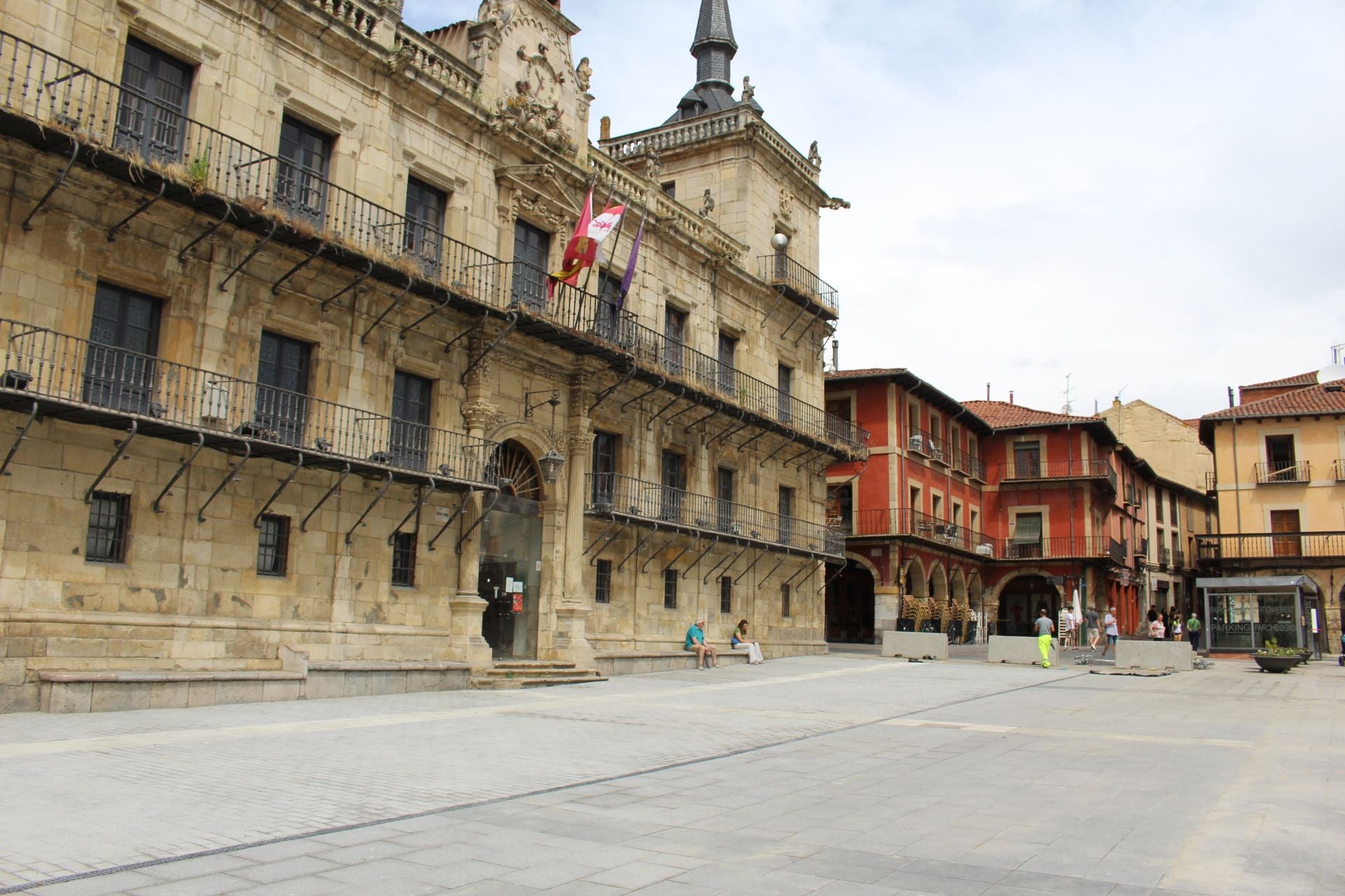 Así está la plaza Mayor de León antes de fiestas