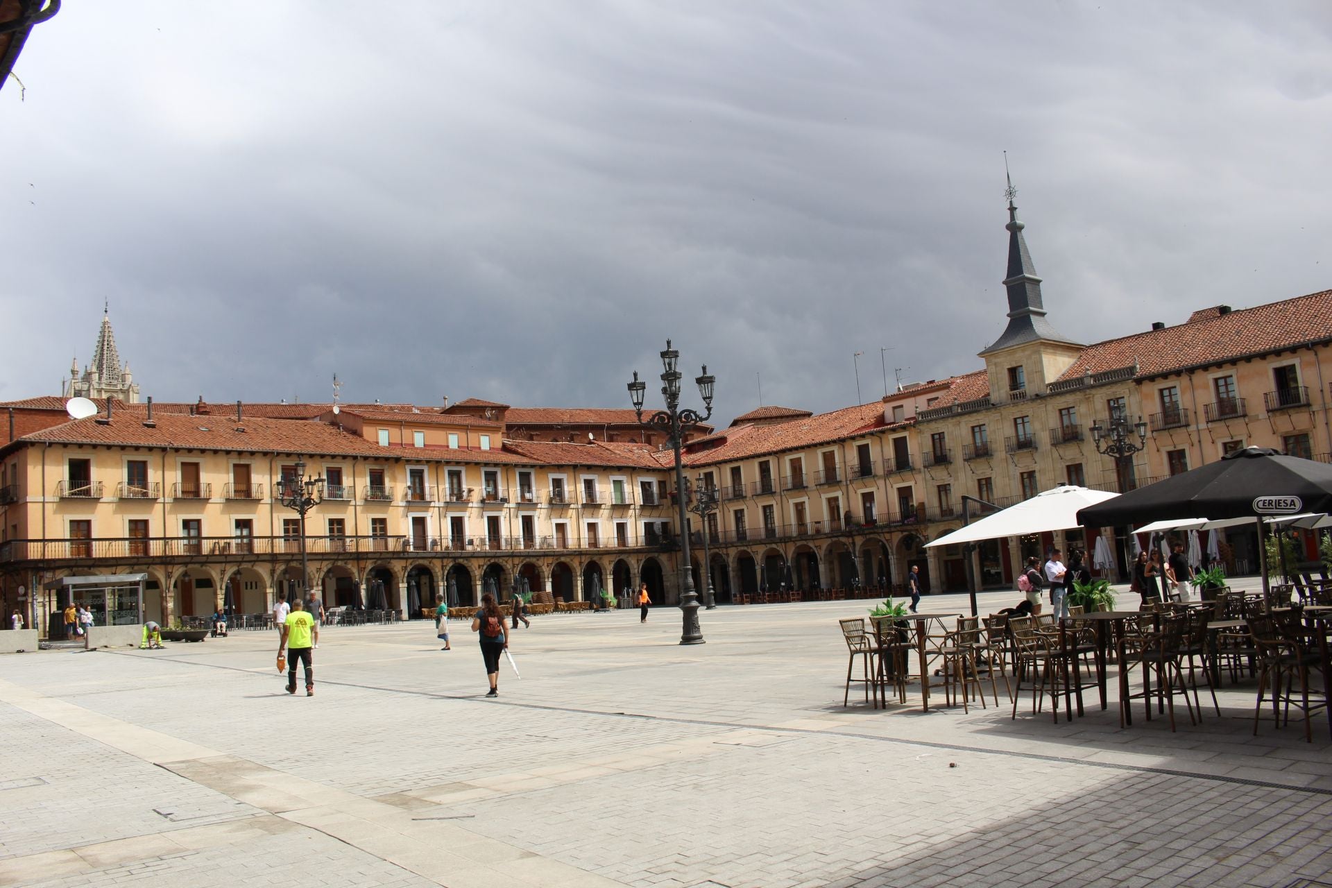 Así está la plaza Mayor de León antes de fiestas