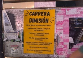Uno de los carteles pegados en La Bañeza.