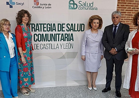 La gerente regional de Salud, Violeta Martínez Pindado, presenta el Plan de Estrategia de Salud Comunitaria.
