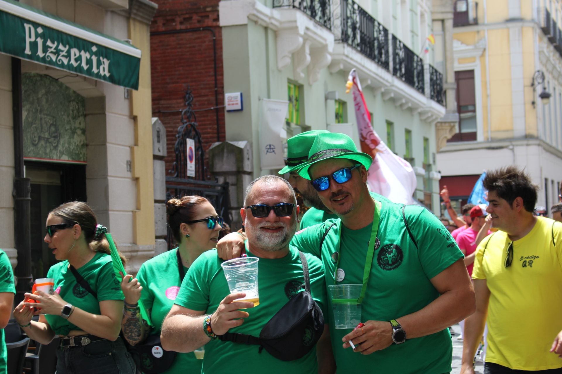 Las imágenes del desfile de peñas en León