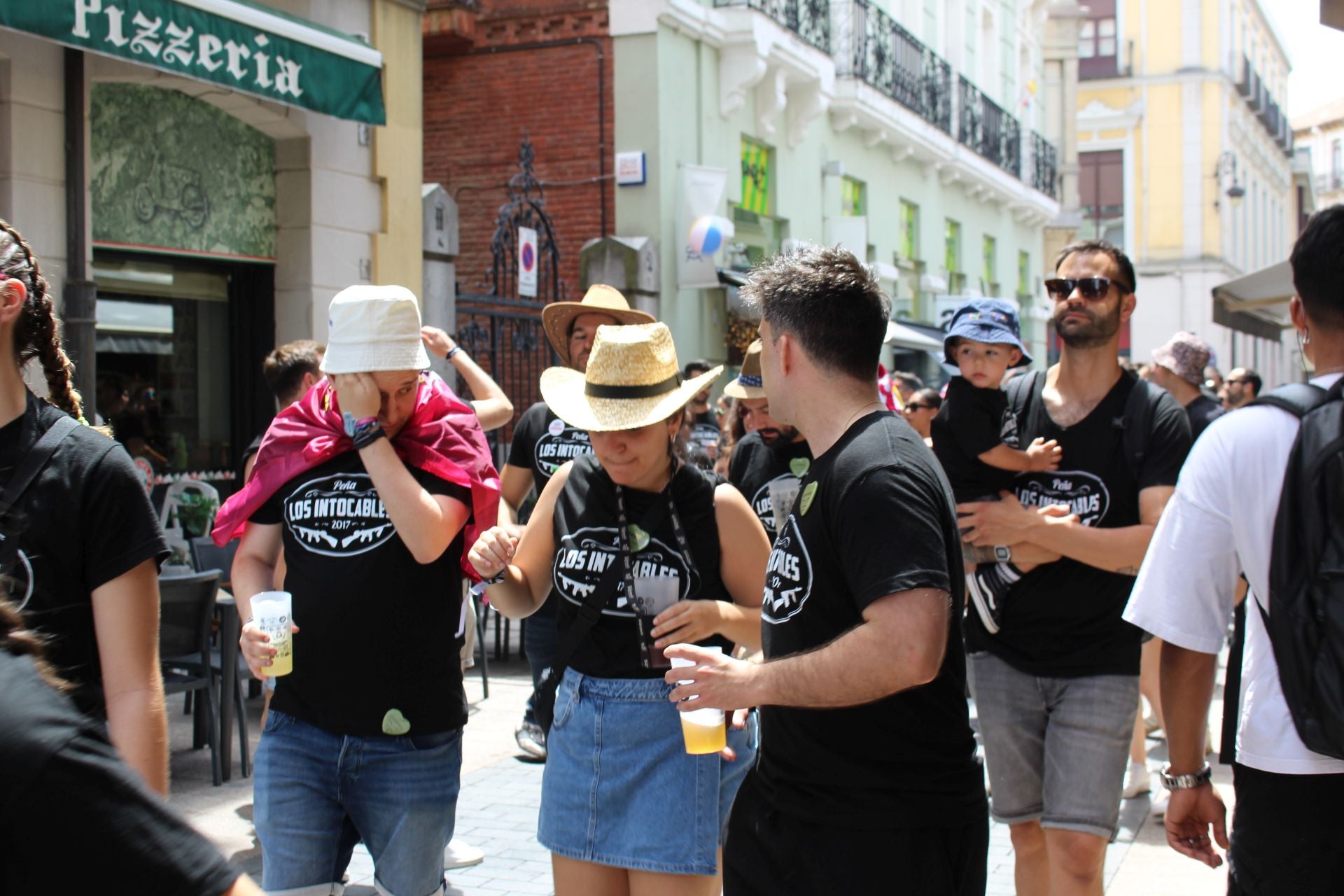 Las imágenes del desfile de peñas en León