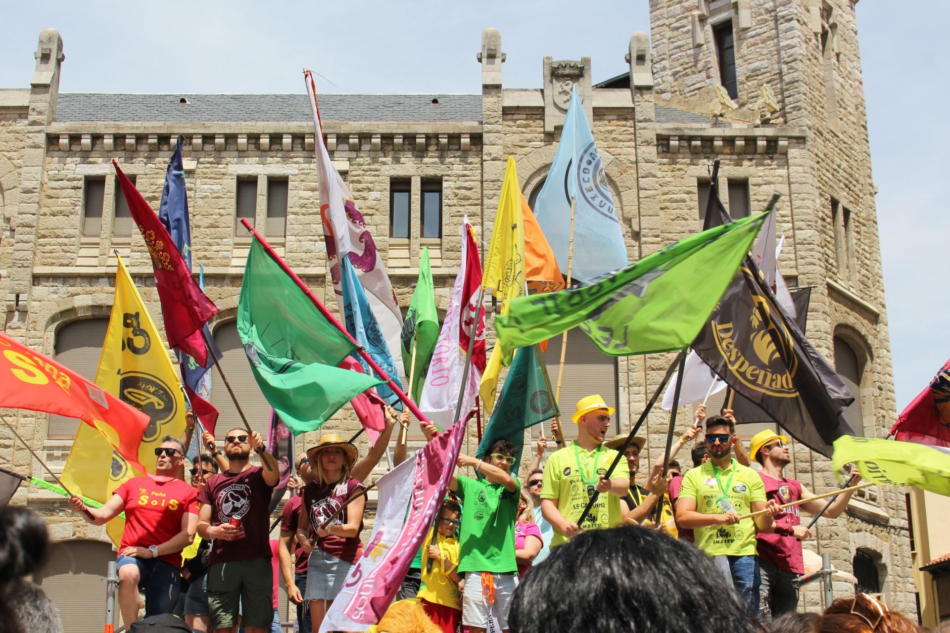 Las imágenes del desfile de peñas en León