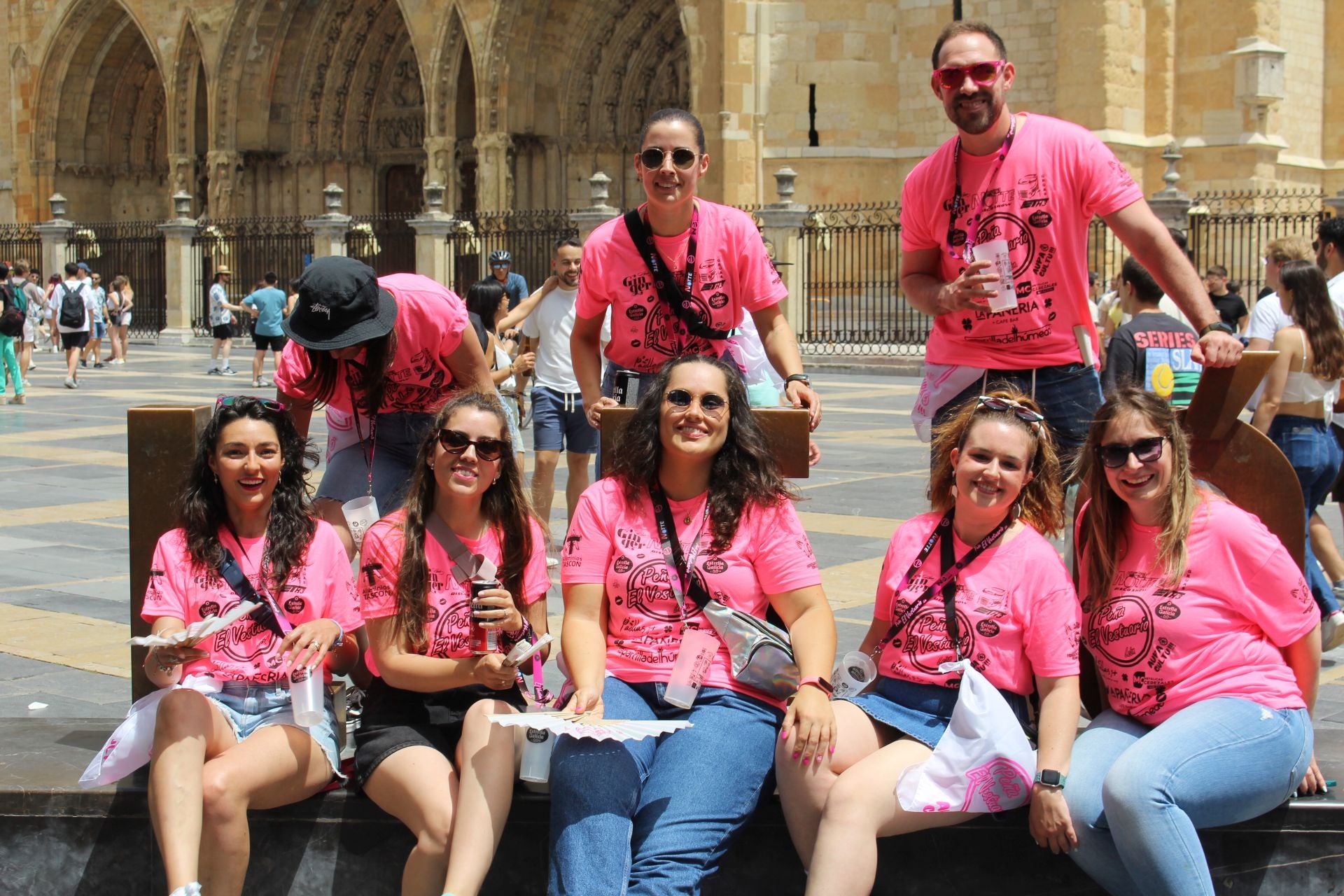 Las imágenes del desfile de peñas en León
