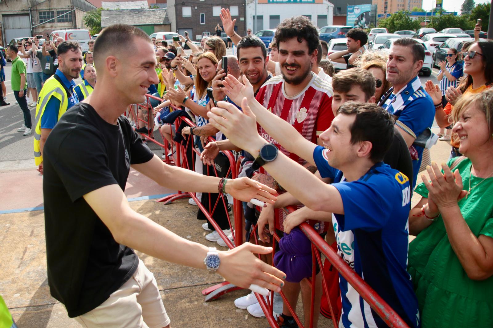 Las imágenes del recibimiento a la Deportiva en El Toralín