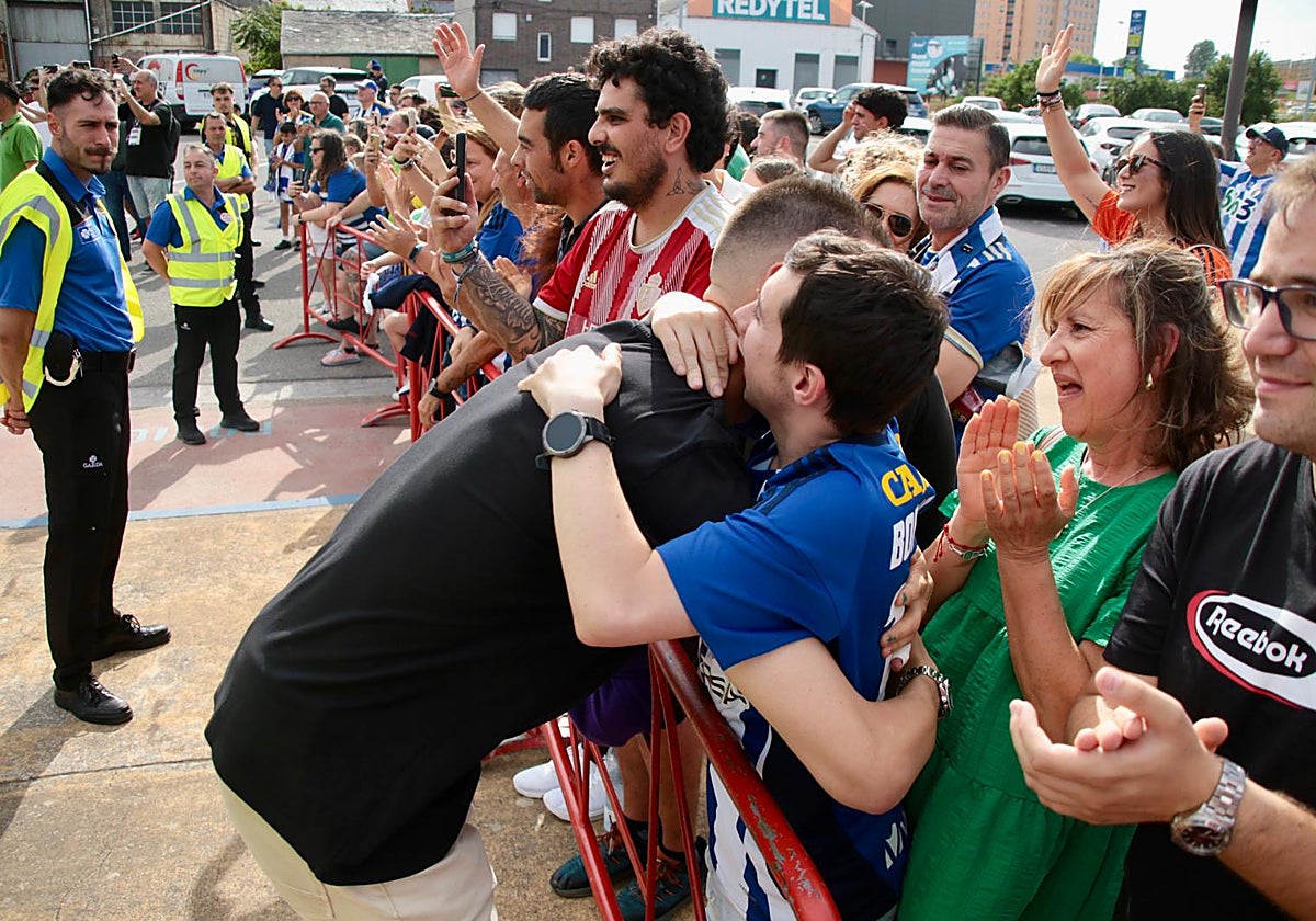 Las imágenes del recibimiento a la Deportiva en El Toralín