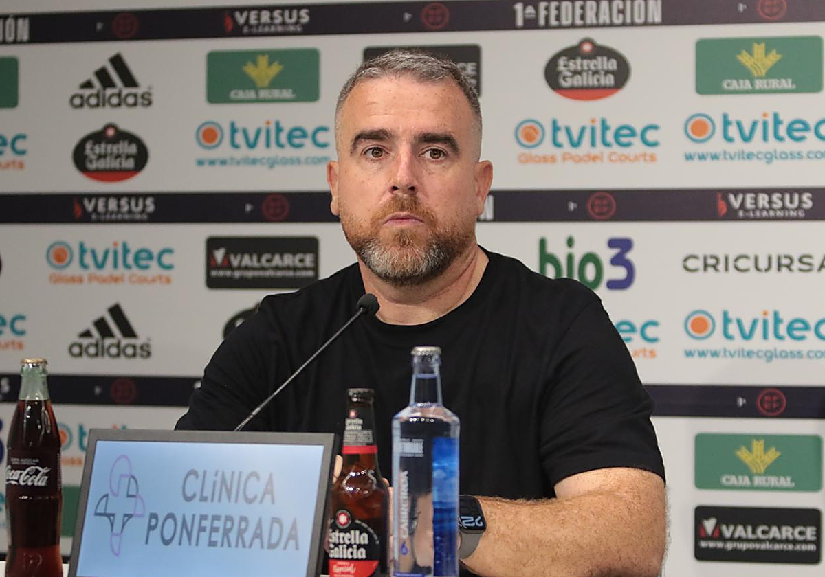 Javi Rey, en la comparecencia posterior al partido