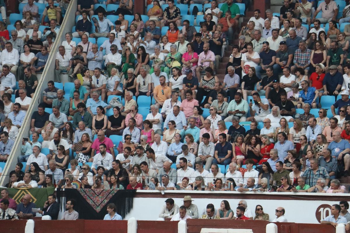 Puerta grande para Morante y El Fandi en León, mientras que Cayetano se despide en silencio