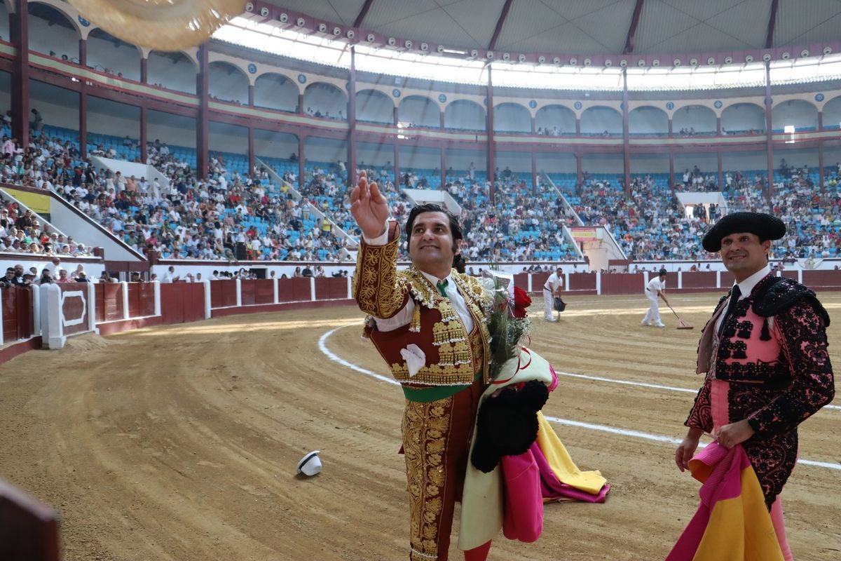 Puerta grande para Morante y El Fandi en León, mientras que Cayetano se despide en silencio