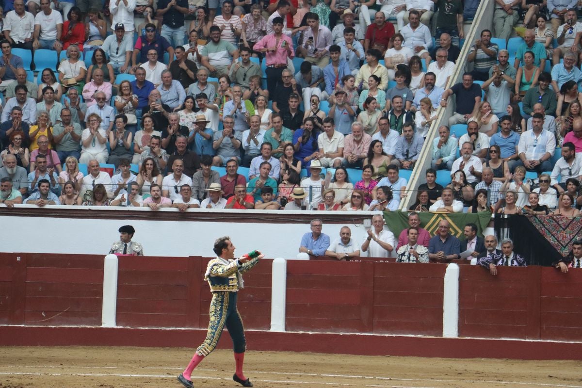 Puerta grande para Morante y El Fandi en León, mientras que Cayetano se despide en silencio