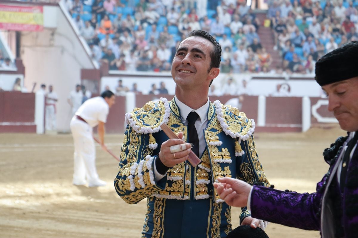 Puerta grande para Morante y El Fandi en León, mientras que Cayetano se despide en silencio