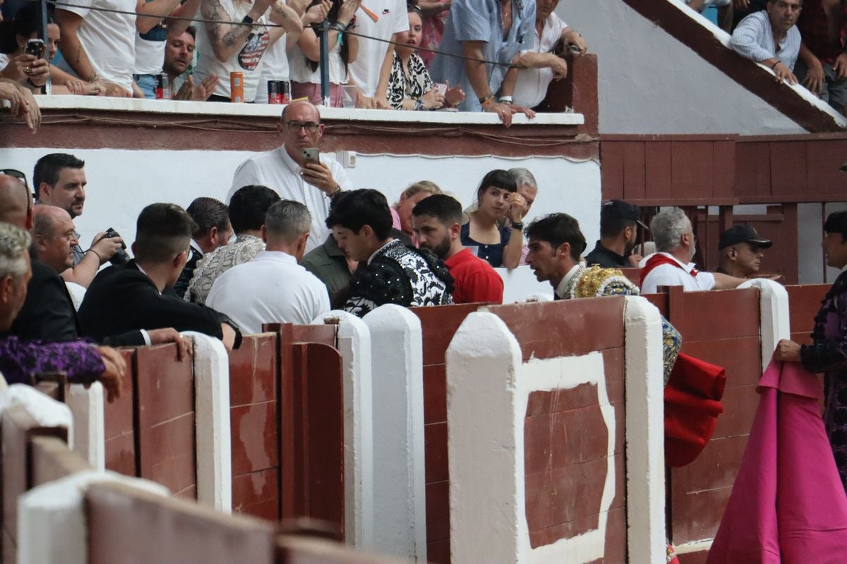 Puerta grande para Morante y El Fandi en León, mientras que Cayetano se despide en silencio