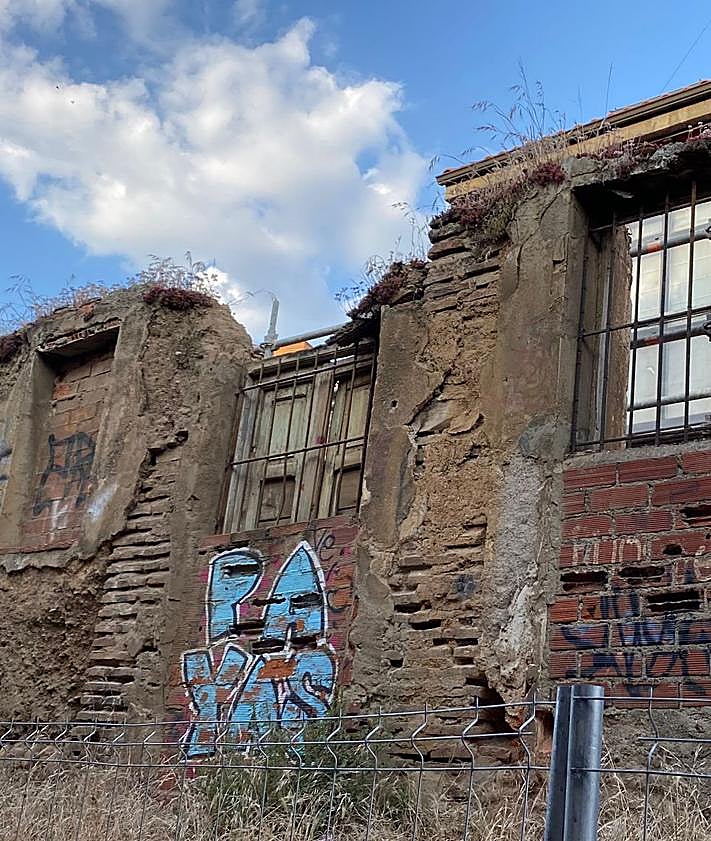 Imagen secundaria 2 - Arrancan un año después los trabajos de mejora de la muralla en Las Cercas