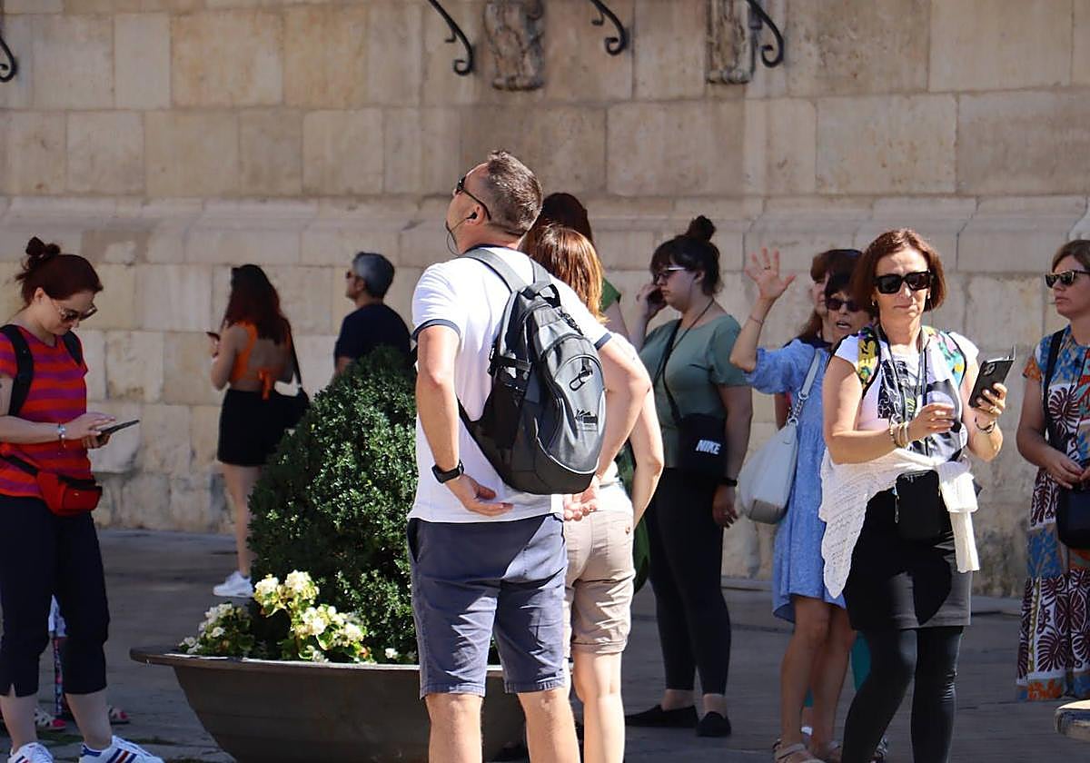 Imagen de archivo de turistas en León.
